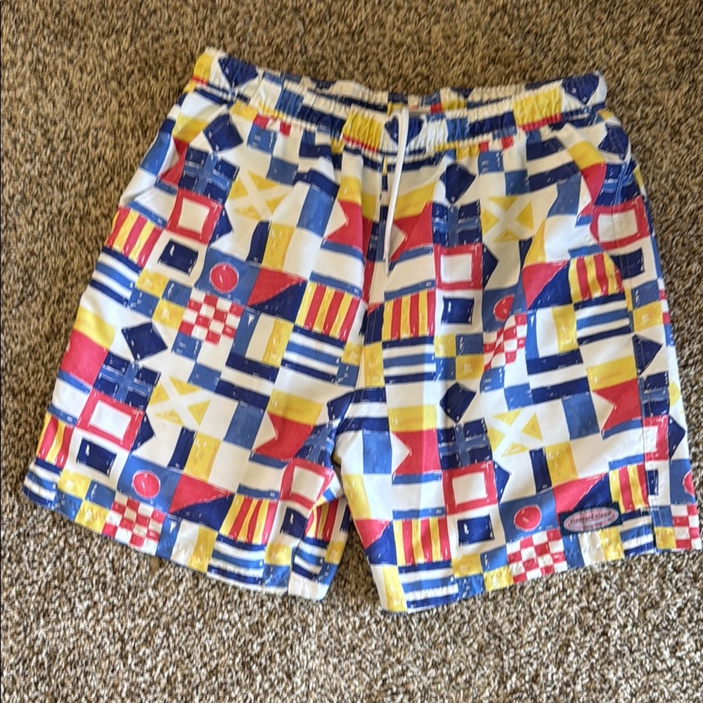 Vineyard Vines Colorful Patterned Men's Bathing Suit Mint Condition